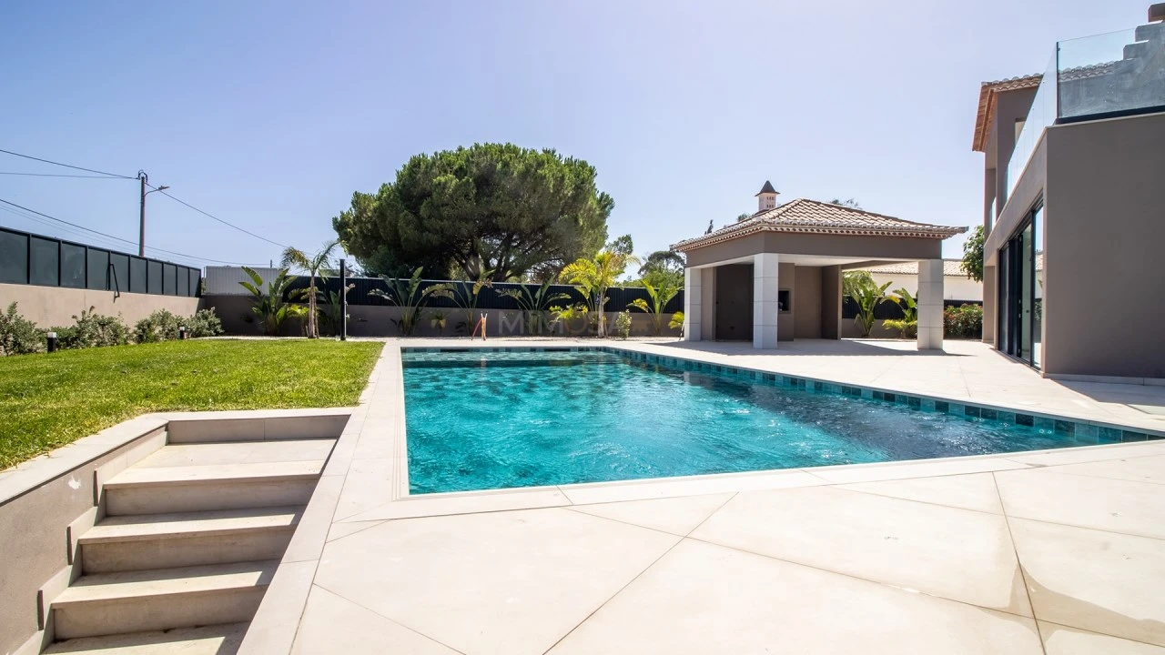 Moradia T4 para Venda em Alvor Foto 3