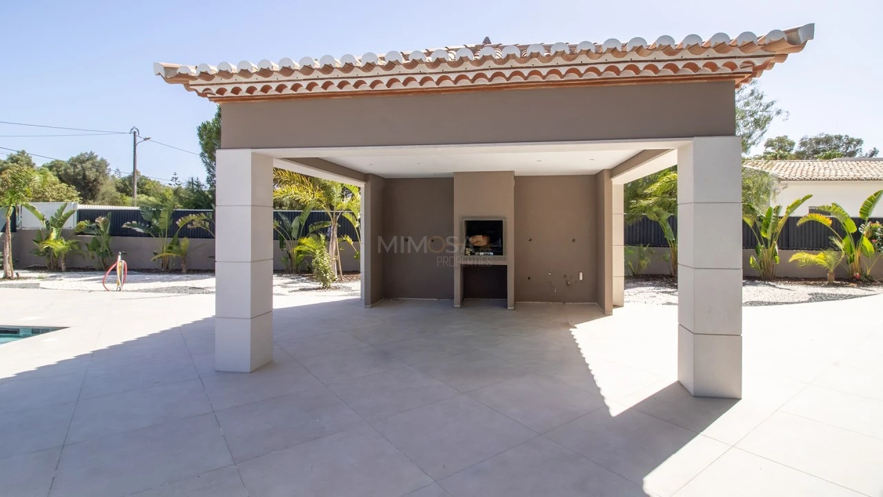 Moradia T4 para Venda em Alvor Foto 8
