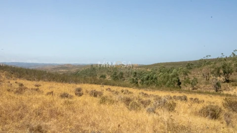 Moradia T3 para Venda em Bensafrim e Barão de São João