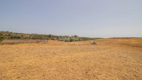 Moradia T3 para Venda em Bensafrim e Barão de São João