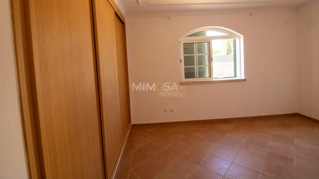 Moradia T5 para Arrendamento em Luz Foto 11