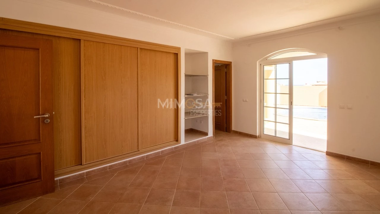 Moradia T5 para Arrendamento em Luz Foto 14