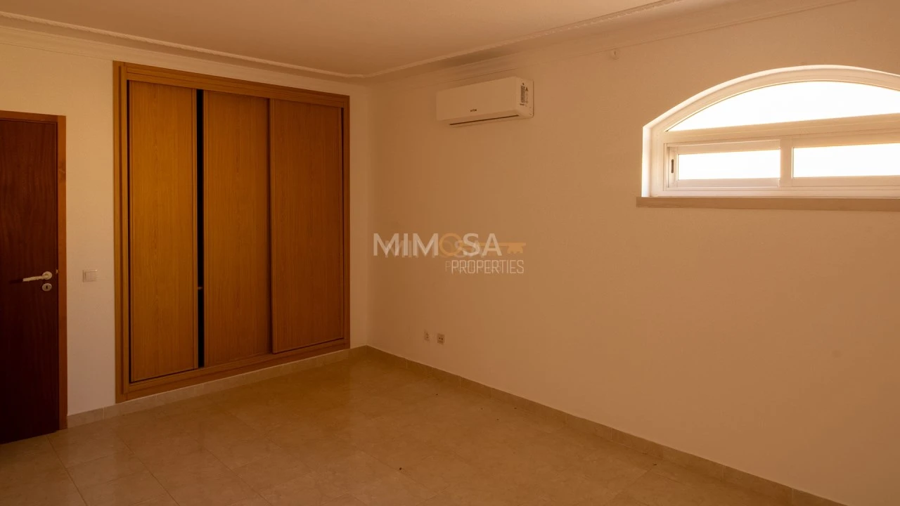Moradia T5 para Arrendamento em Luz Foto 15