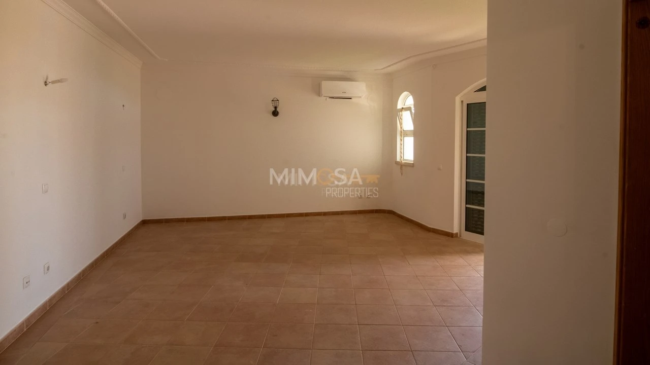 Moradia T5 para Arrendamento em Luz Foto 17