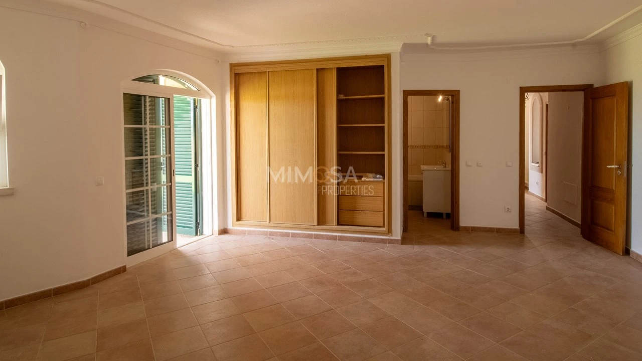 Moradia T5 para Arrendamento em Luz Foto 18