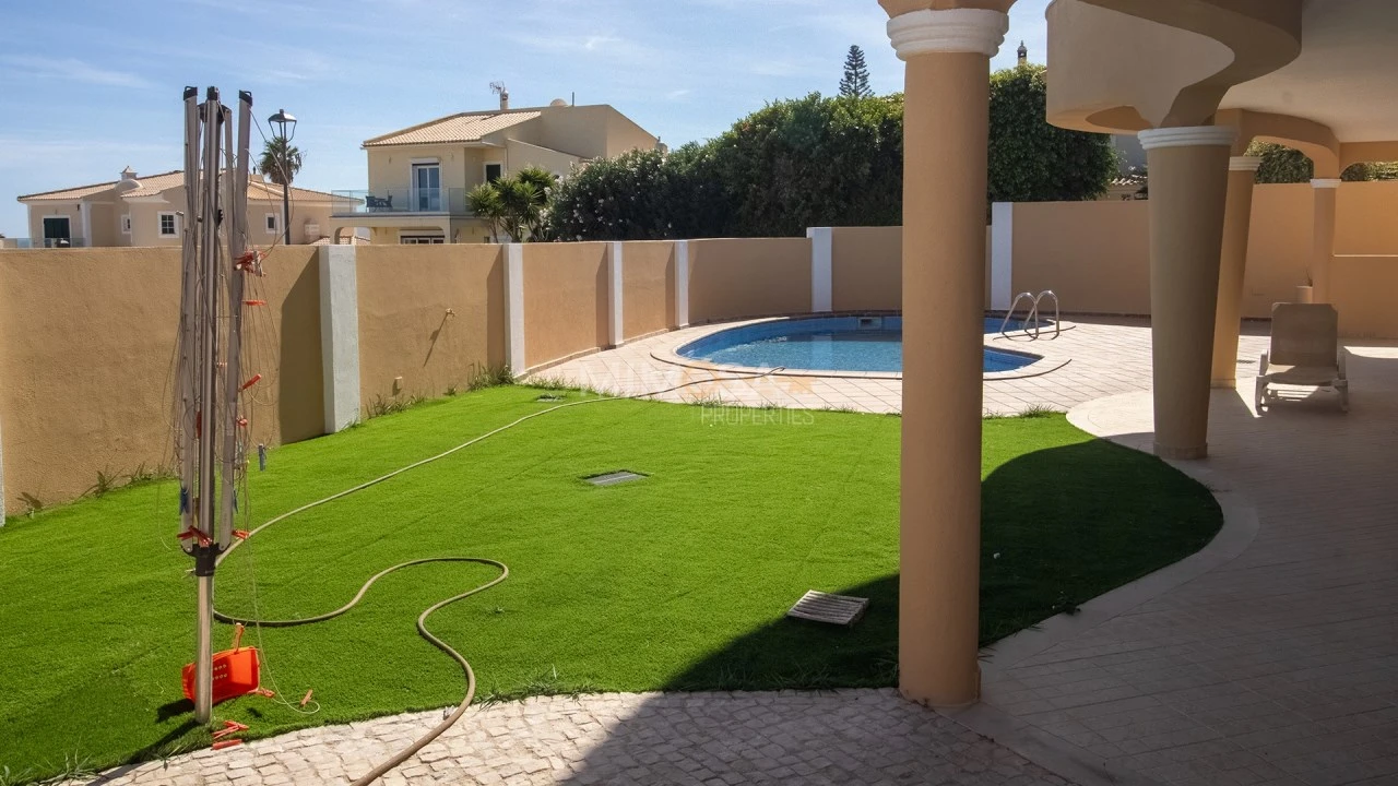 Moradia T5 para Arrendamento em Luz Foto 22