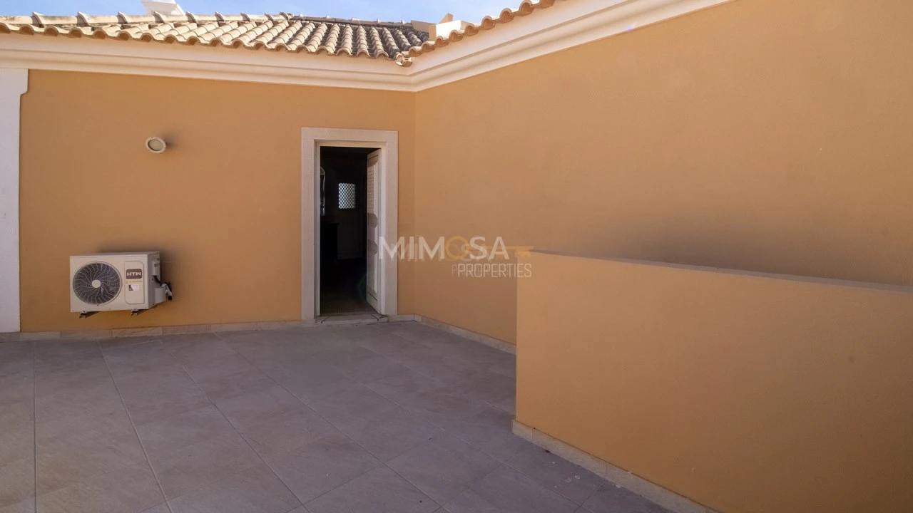 Moradia T5 para Arrendamento em Luz Foto 26