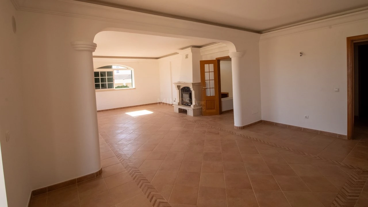 Moradia T5 para Arrendamento em Luz Foto 36