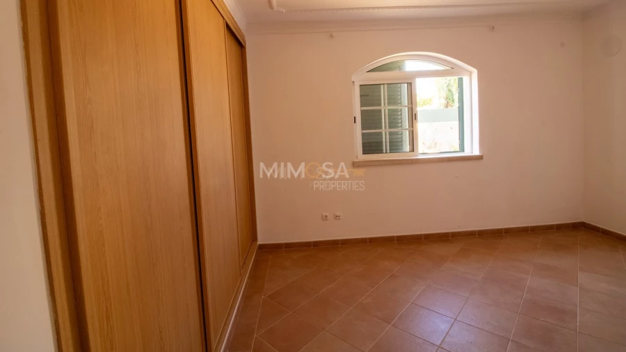 Moradia T5 para Arrendamento em Luz Foto 11