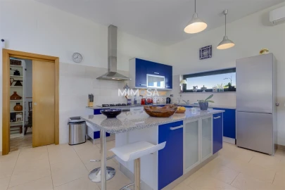 Moradia T5 para Venda em Mexilhoeira Grande