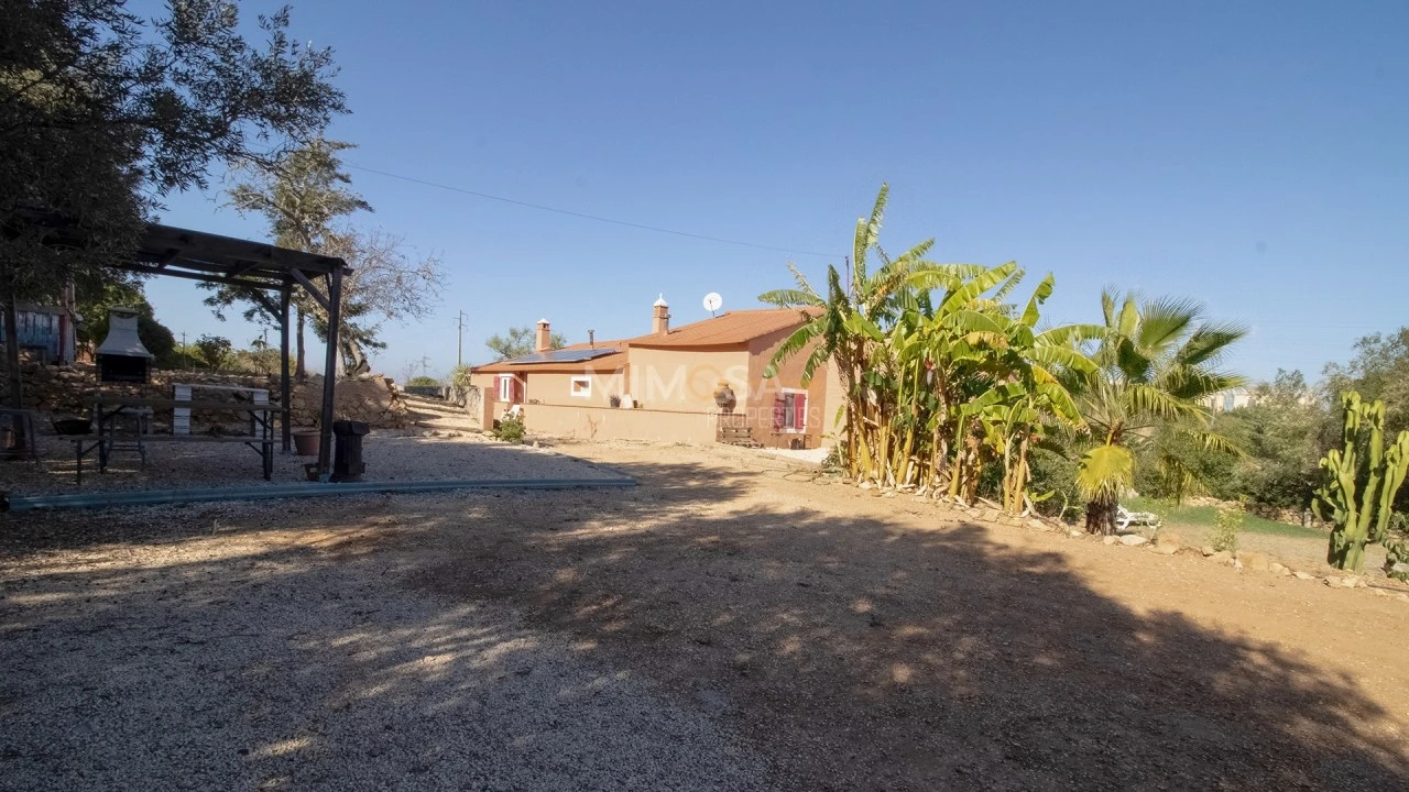 Moradia T5 para Venda em Lagos (São Sebastião e Santa Maria) Foto 36