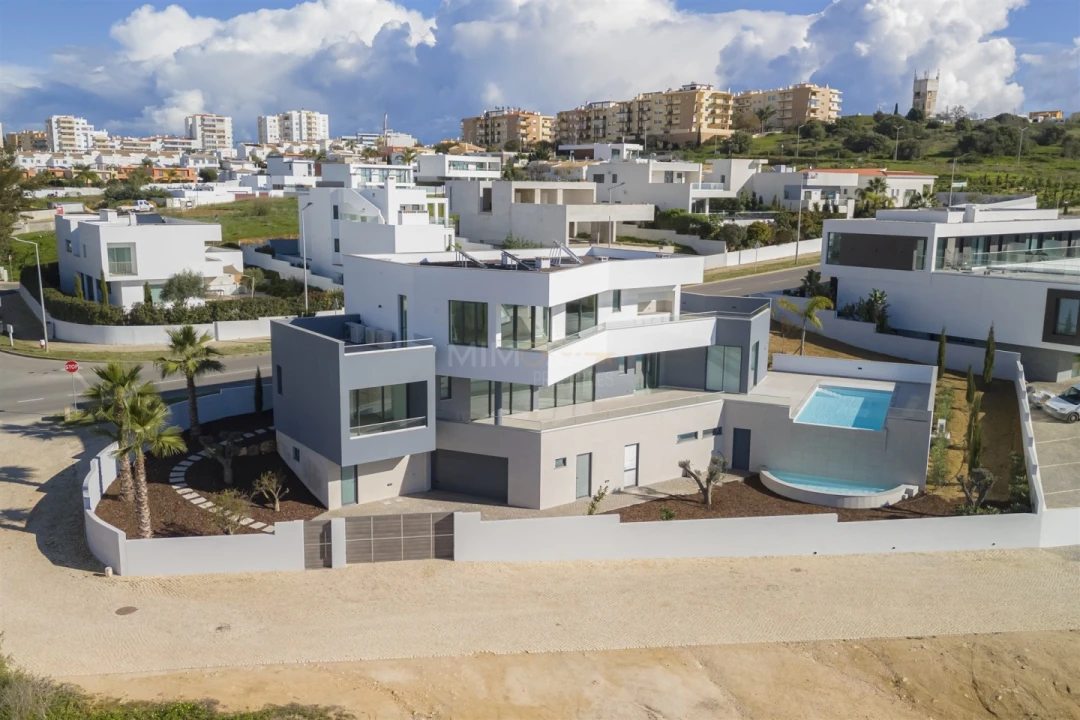 Moradia T5 para Venda em Lagos (São Sebastião e Santa Maria) Foto 2
