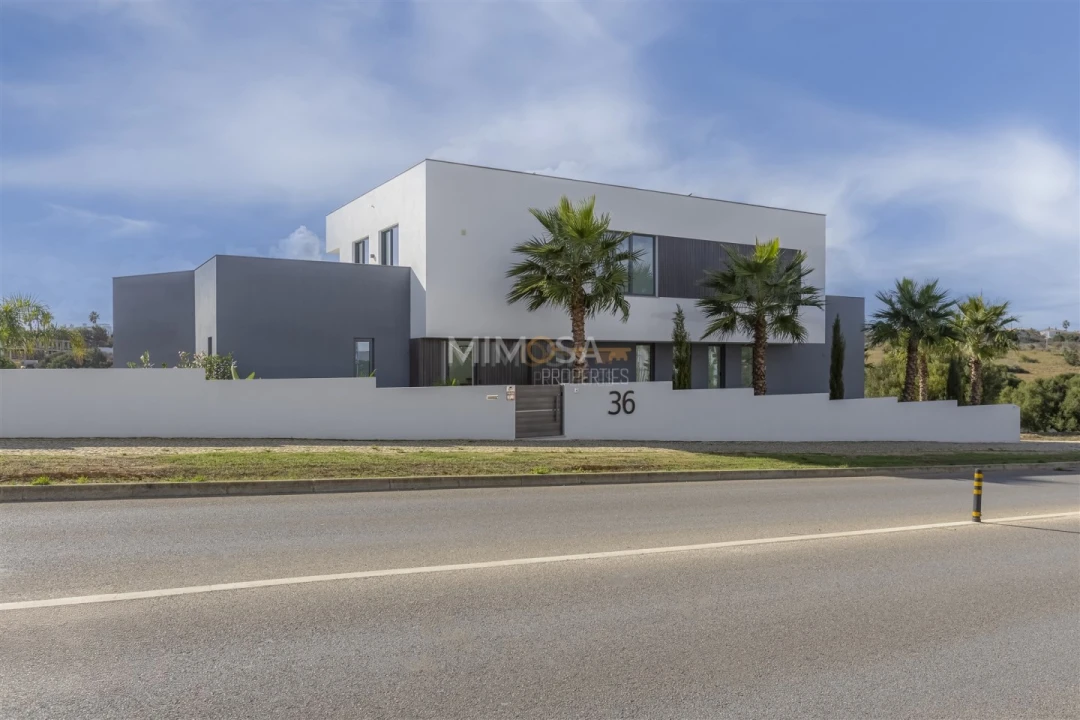Moradia T5 para Venda em Lagos (São Sebastião e Santa Maria) Foto 5