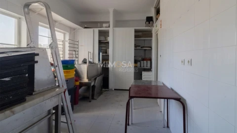 Loja para Venda em Lagos (São Sebastião e Santa Maria)