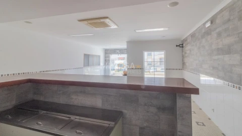 Loja para Venda em Lagos (São Sebastião e Santa Maria)