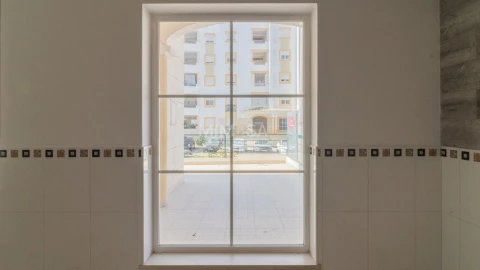 Loja para Venda em Lagos (São Sebastião e Santa Maria)
