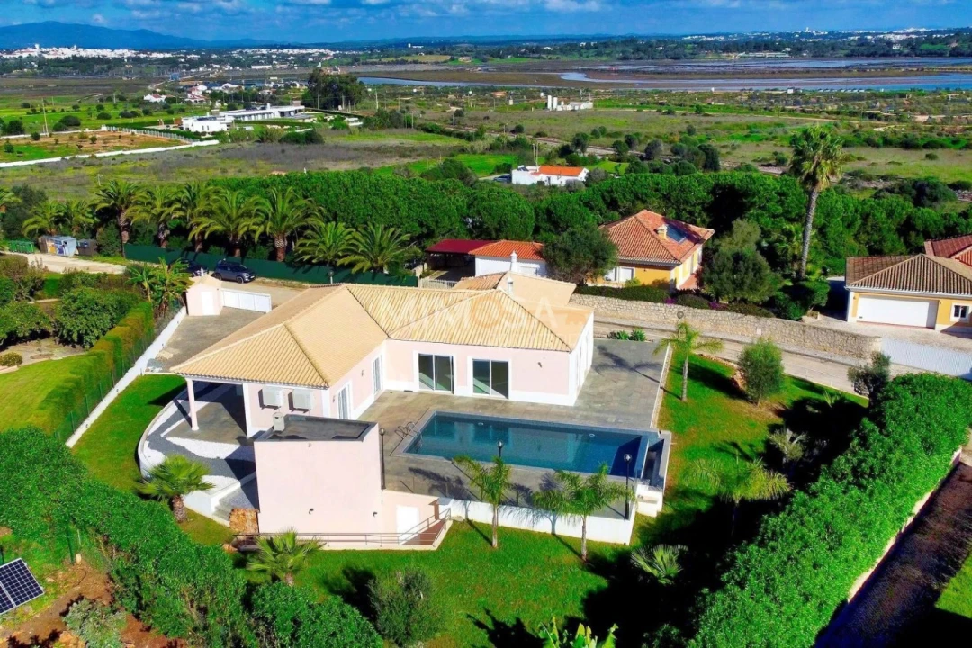 Moradia T3 para Venda em Odiaxere Foto 1