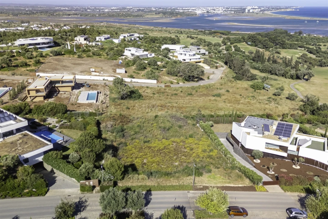 Terreno para Venda em Odiaxere Foto 1