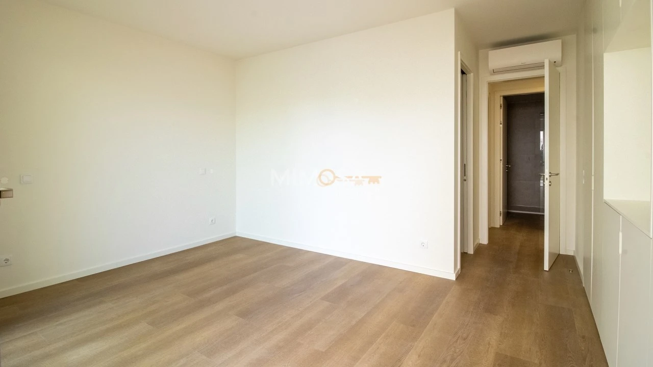 Apartamento T2 para Venda em Alvor Foto 8