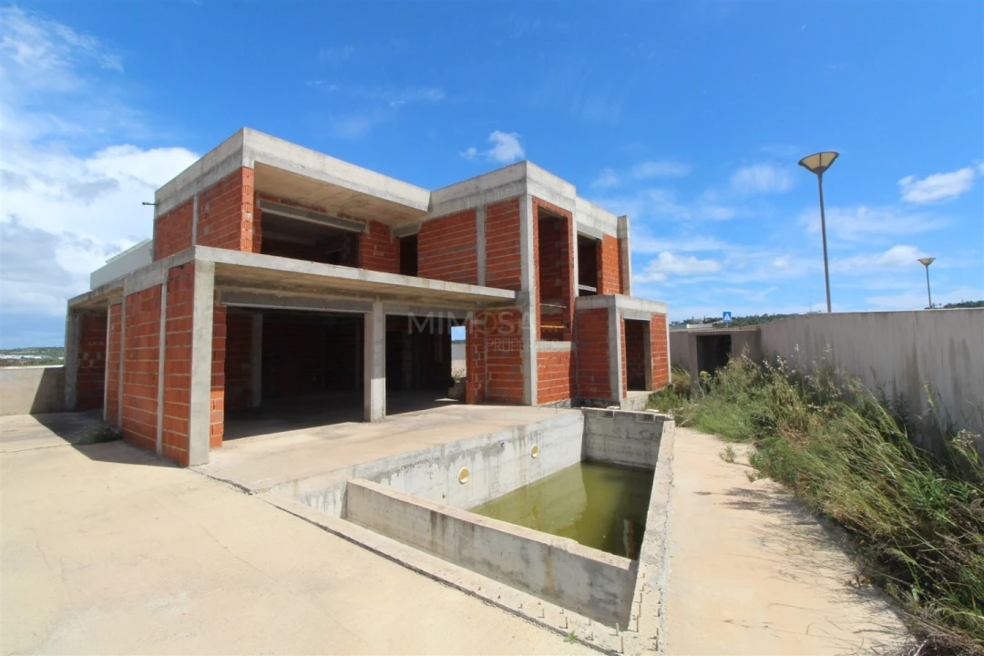 Moradia T4 para Venda em Lagos (São Sebastião e Santa Maria) Foto 1