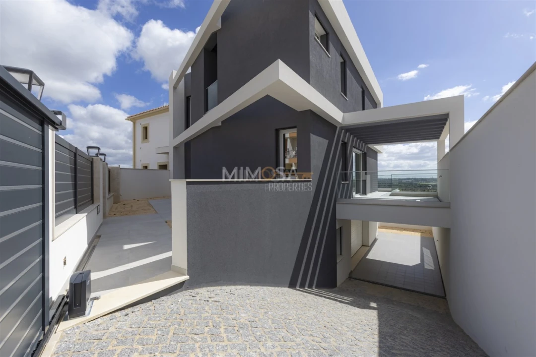 Moradia T4 para Venda em Mexilhoeira Grande Foto 5
