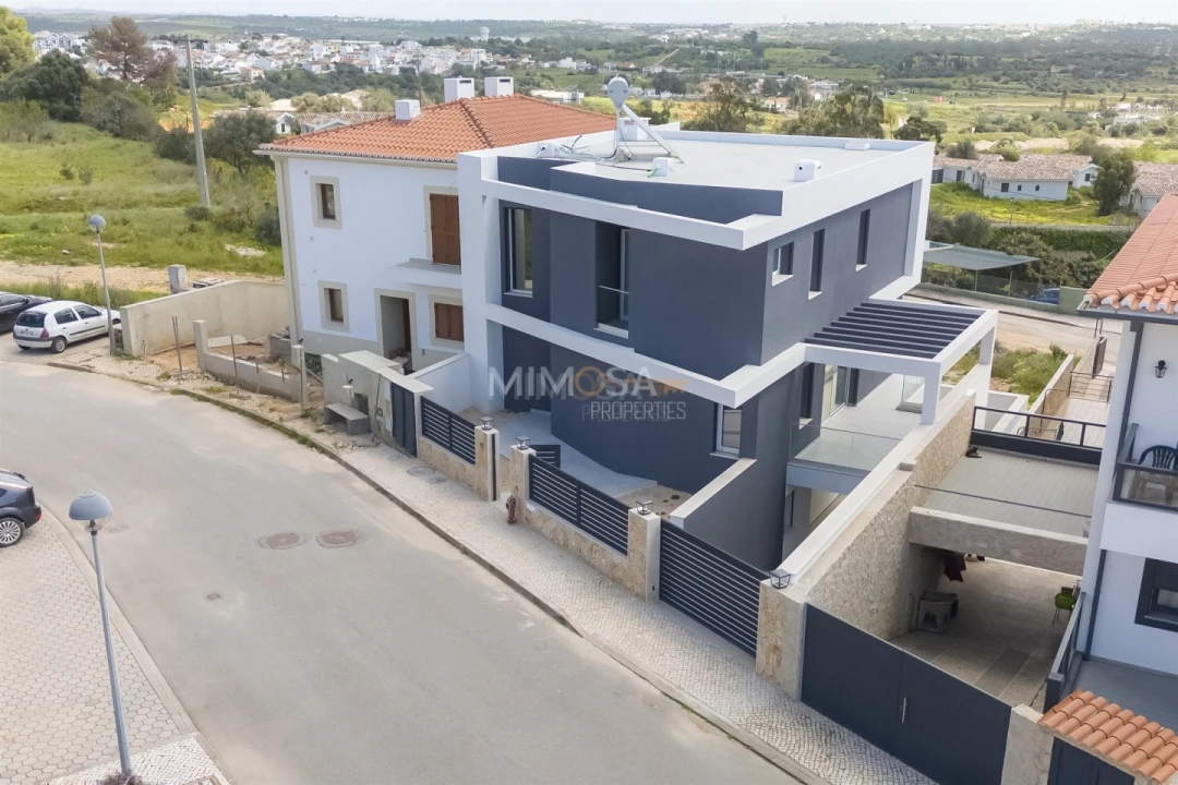 Moradia T4 para Venda em Mexilhoeira Grande Foto 36