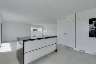 Moradia T4 para Venda em Mexilhoeira Grande