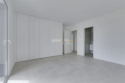 Moradia T4 para Venda em Mexilhoeira Grande