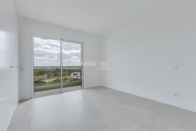 Moradia T4 para Venda em Mexilhoeira Grande