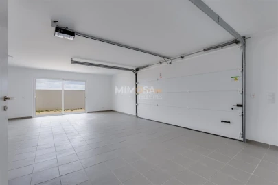 Moradia T4 para Venda em Mexilhoeira Grande