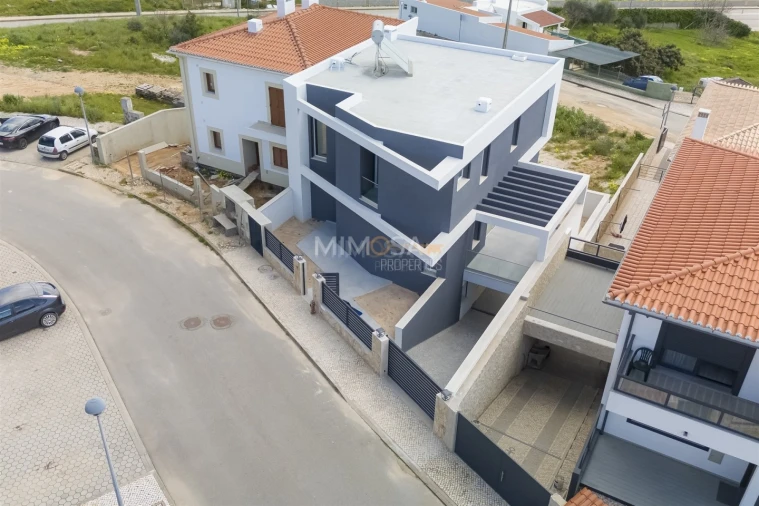 Moradia T4 para Venda em Mexilhoeira Grande Foto 32