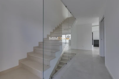 Moradia T4 para Venda em Mexilhoeira Grande