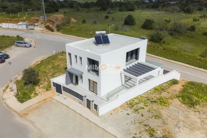 Moradia T4 para Venda em Mexilhoeira Grande