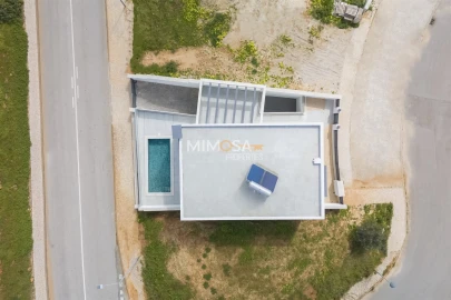 Moradia T4 para Venda em Mexilhoeira Grande