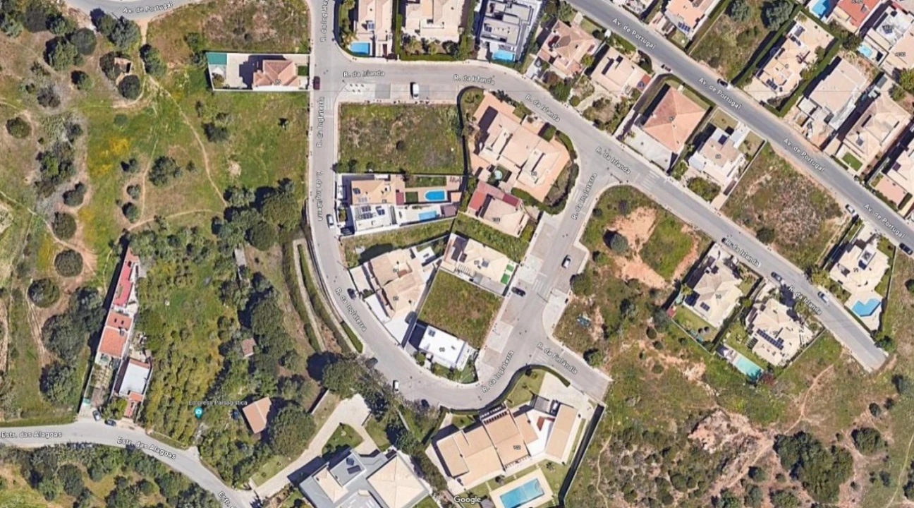 Terreno para Venda em Alvor Foto 2