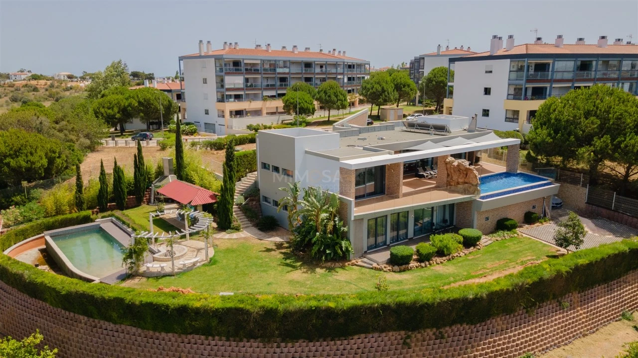Moradia T6 para Venda em Lagos (São Sebastião e Santa Maria) Foto 2