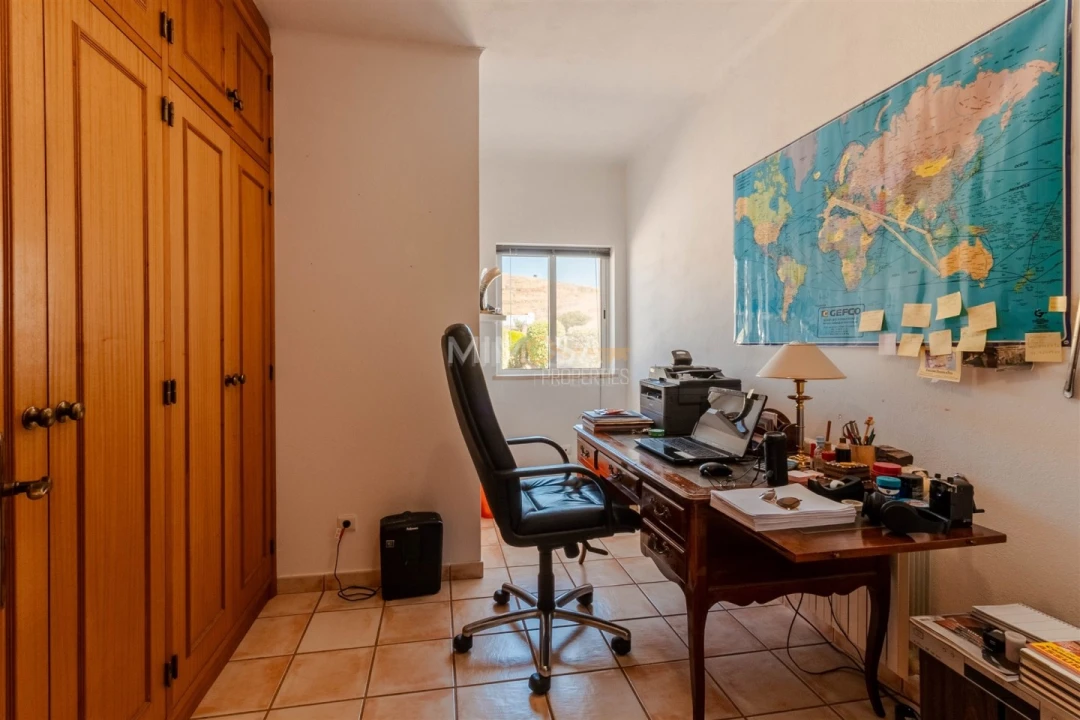 Moradia T4 para Venda em Bensafrim e Barão de São João Foto 25