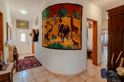 Moradia T4 para Venda em Bensafrim e Barão de São João