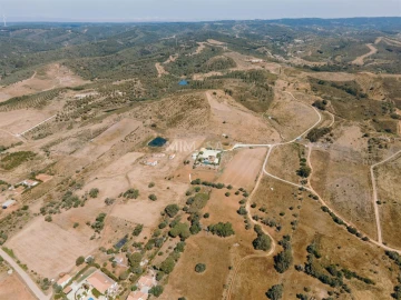 Moradia T4 para Venda em Bensafrim e Barão de São João