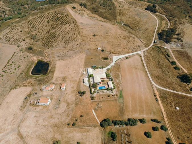 Moradia T4 para Venda em Bensafrim e Barão de São João Foto 49