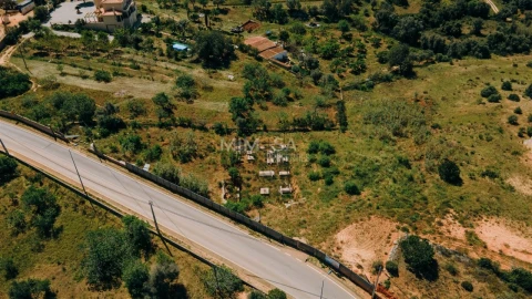 Terreno para Venda em Estômbar e Parchal