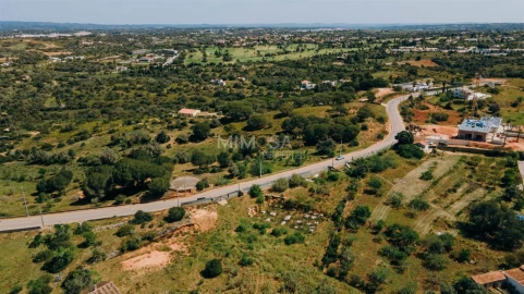 Terreno para Venda em Estômbar e Parchal