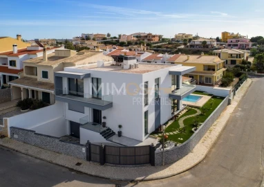 Moradia T3 para Venda em Estômbar e Parchal