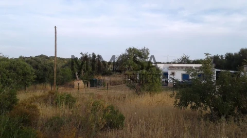 Moradia T2 para Venda em Bensafrim e Barão de São João