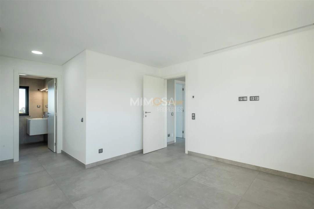 Moradia T5 para Venda em Lagos (São Sebastião e Santa Maria) Foto 37