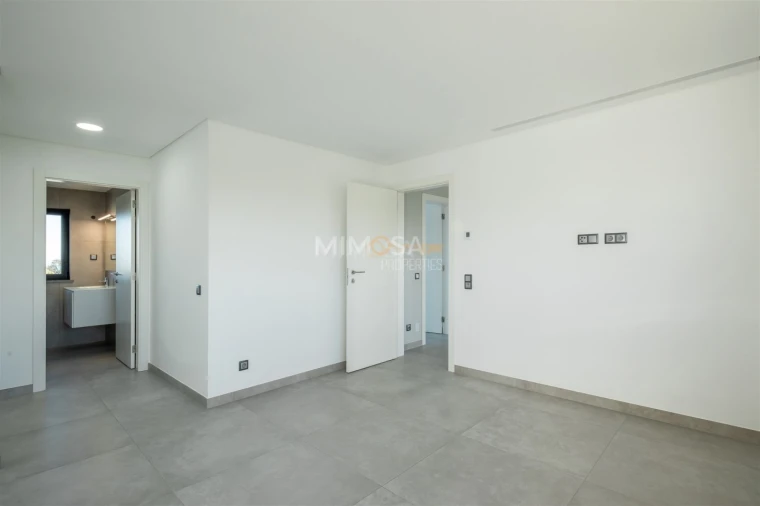 Moradia T5 para Venda em Lagos (São Sebastião e Santa Maria) Foto 37
