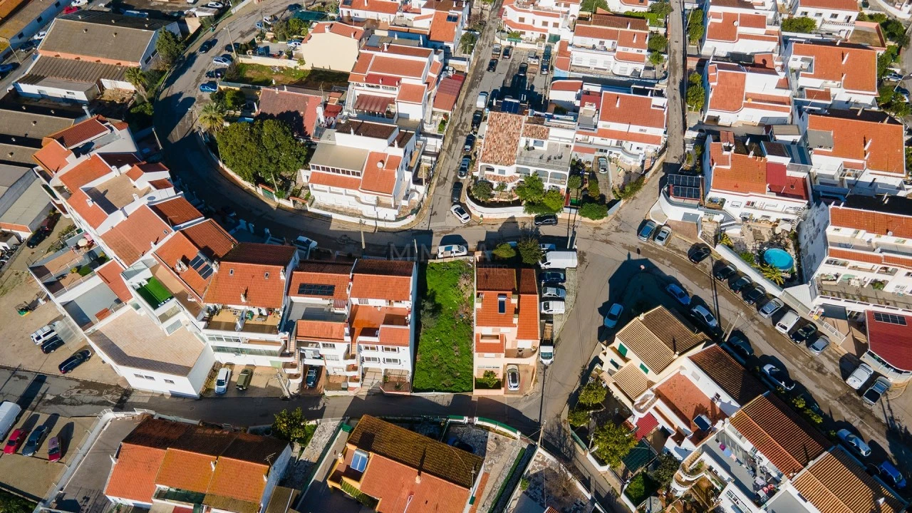 Terreno para Venda em Estômbar e Parchal Foto 1
