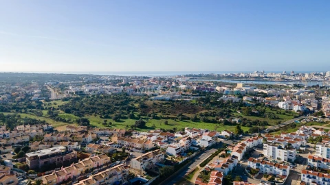 Terreno para Venda em Estômbar e Parchal