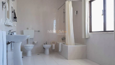 Negócio para Venda em Lagos (São Sebastião e Santa Maria)