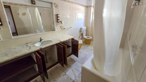Negócio para Venda em Lagos (São Sebastião e Santa Maria)